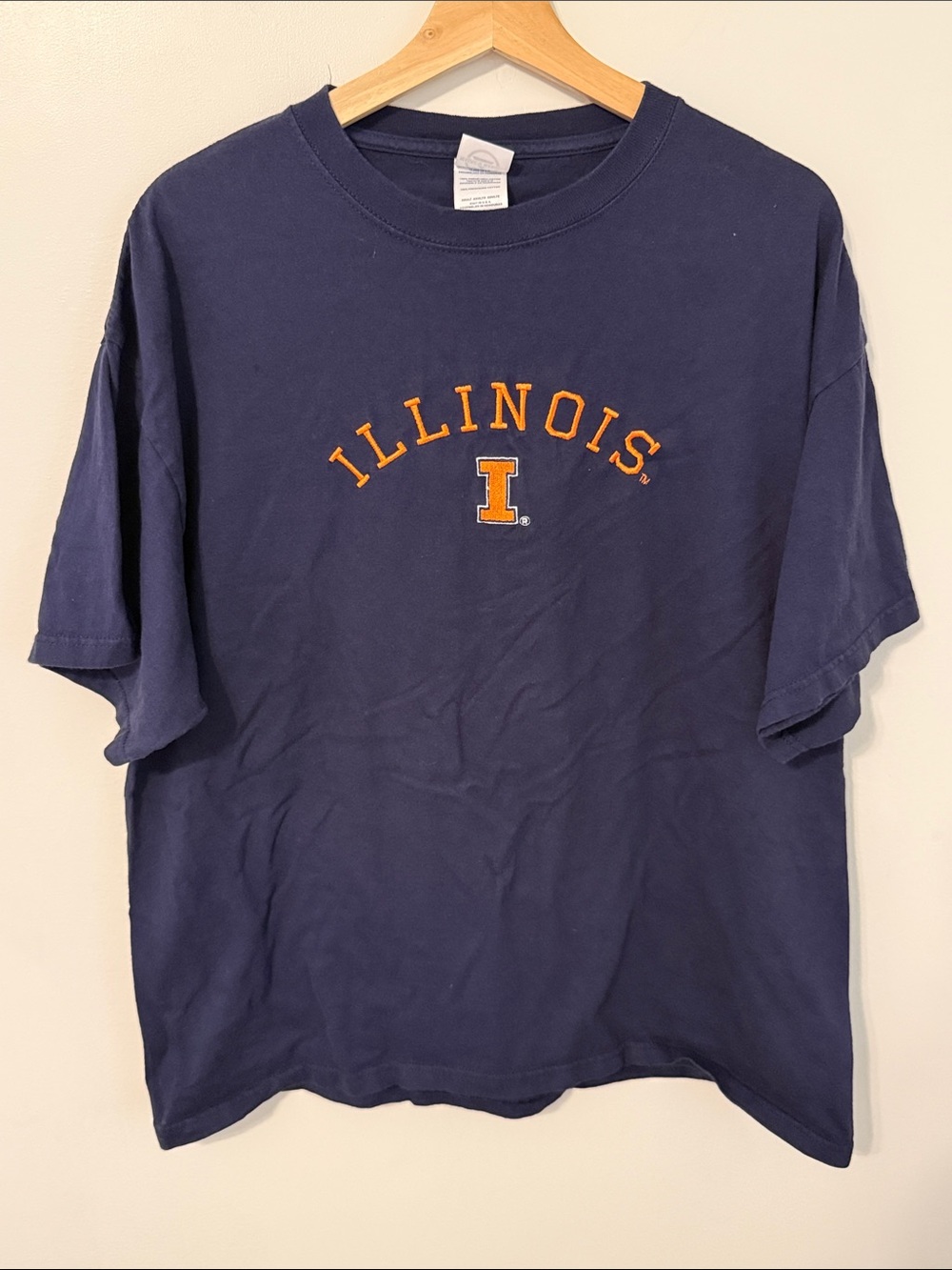 Vintage 90s Illinois University embroidered tshirt